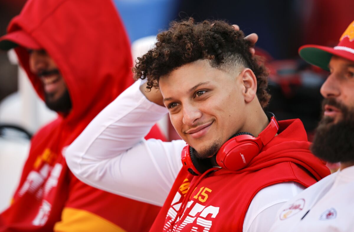 Column: Patrick Mahomes has Chiefs fans transfixed - Los Angeles Times