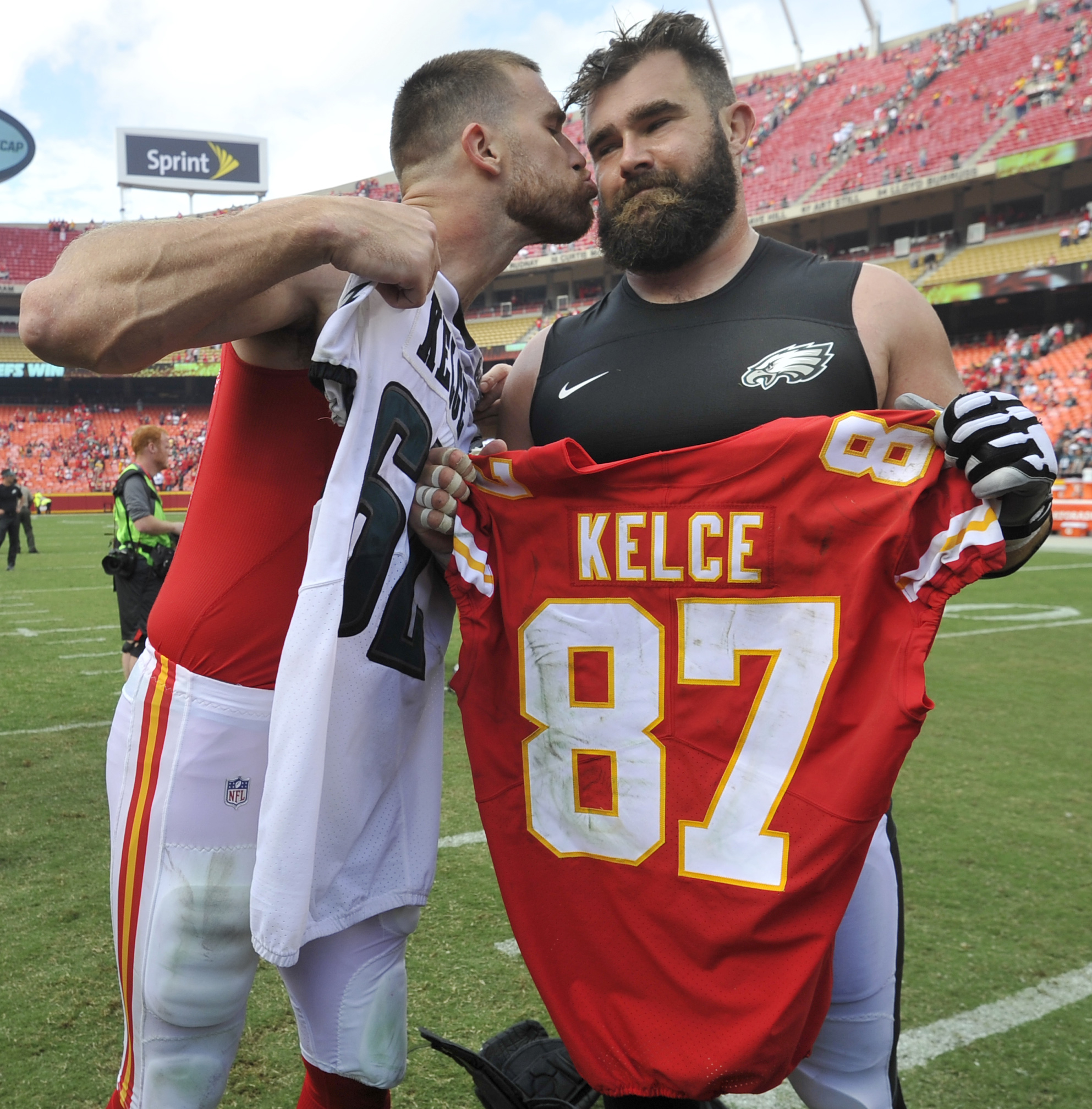 AP Sports on X: "Travis Kelce of the Kansas City Chiefs and Jason of the  Philadelphia Eagles are the first brothers to ever go head-to-head at the  Super Bowl. Though they are