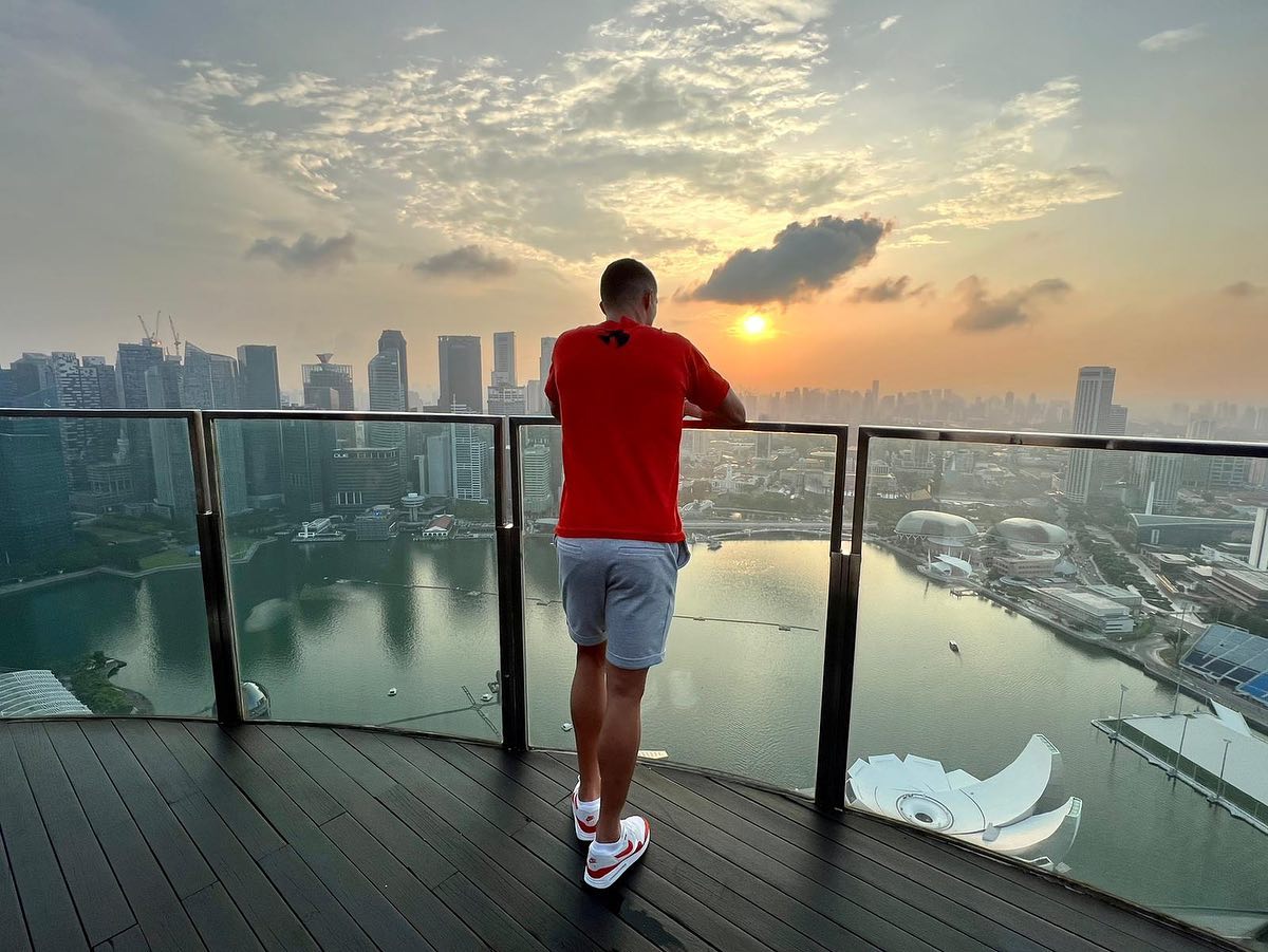 "Ronaldo's Luxurious Style Leaves Fans in Awe During Singapore Visit"