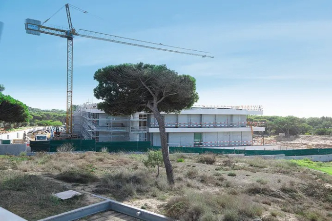 Close-up of Portugal's most expensive super villa being built by Ronaldo: 2,700 m2 wide, rough price of more than 550 billion - Photo 1.