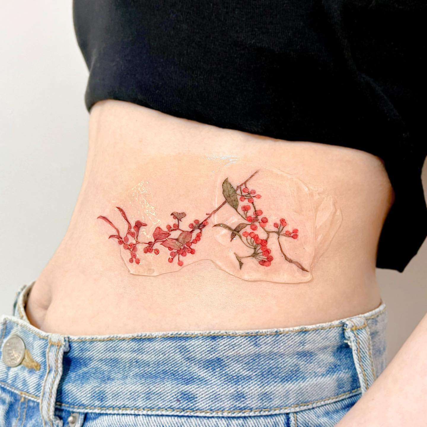 34 Stunning Stomach Tattoos for Women in 2023