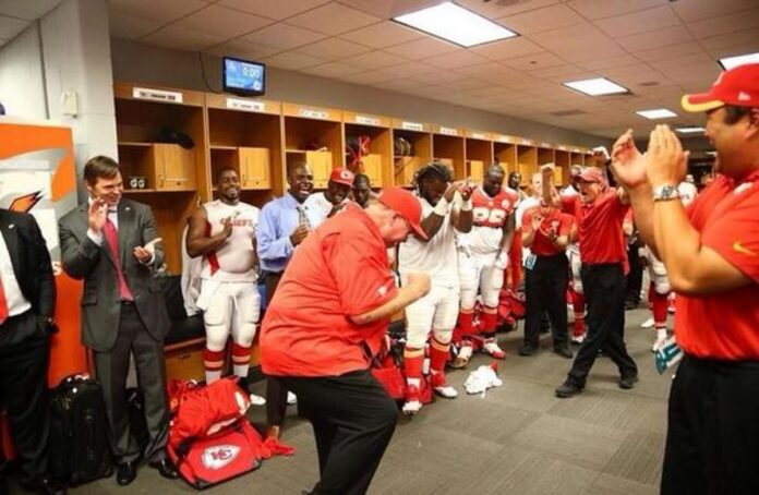 WATCH: Andy Reid sets the Chiefs Dressing room on fire with a victory Danced after the chiefs 17-10 win against the Baltimore Ravens