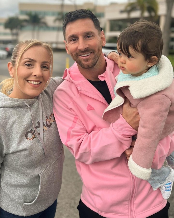 Lionel Messi junto a Cora DeƄarƄieri e IsaƄella. Photo: Instagraм.