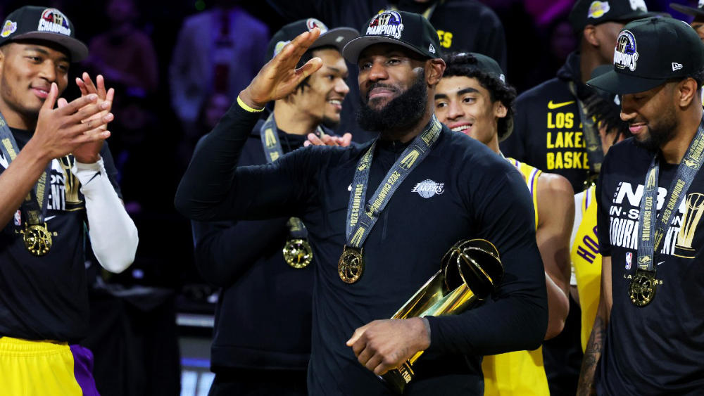 LeBron James tiếp tục chống lại tuổi tác, đoạt danh hiệu MVP NBA In-Season  Tournament