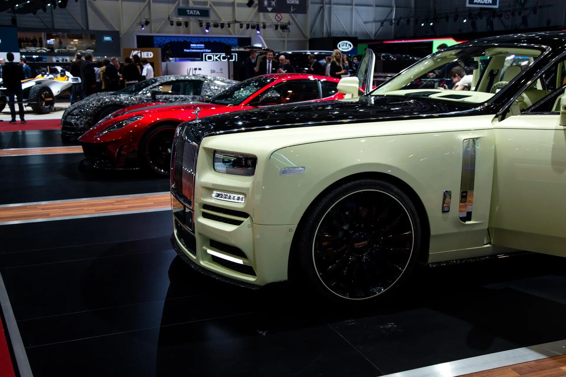 Mansory Rolls Royce Phantom 13 Rapper Drake Buys Rolls-Royce Phantom With Golden Owl Symbol, Diamond Eyes For Up To 5 Million Dollars