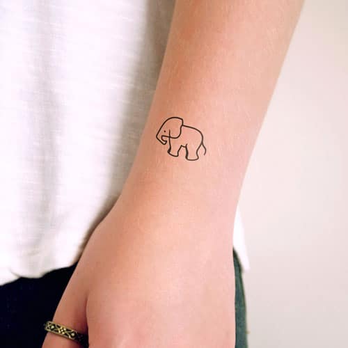 Xăm con voi mini nhỏ xíu trên tay