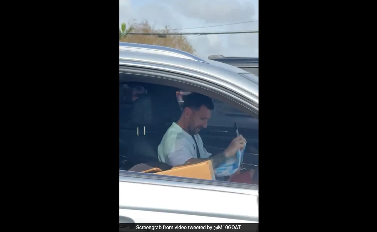 Video: Lionel Messi Signs Fan's Argentina Jersey In Traffic, Internet Calls Him 'GOAT'