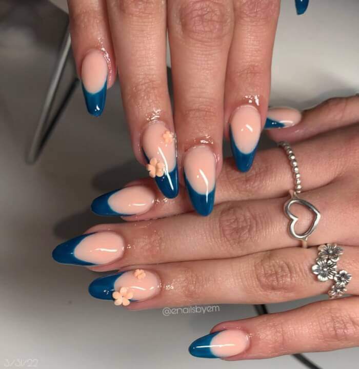 20+ Gorgeous Navy Nails For A Refreshing Manicure - 169