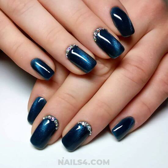 20+ Gorgeous Navy Nails For A Refreshing Manicure - 151