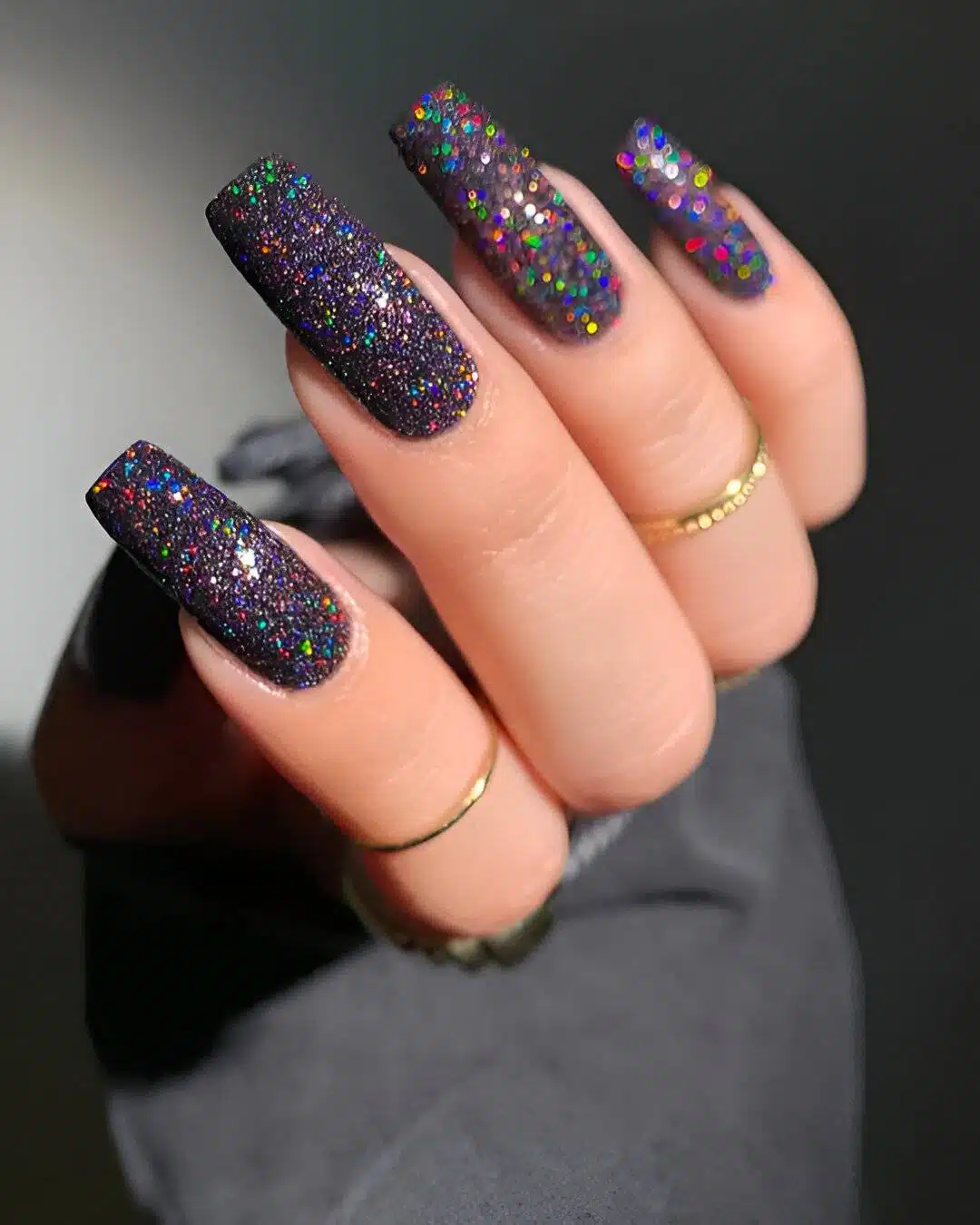 30 Glam Metallic Manicure Looks That Are The Top Of Feminity - 217