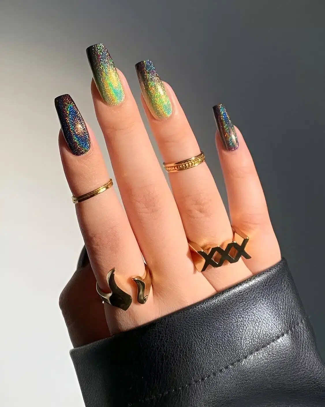 30 Glam Metallic Manicure Looks That Are The Top Of Feminity - 223