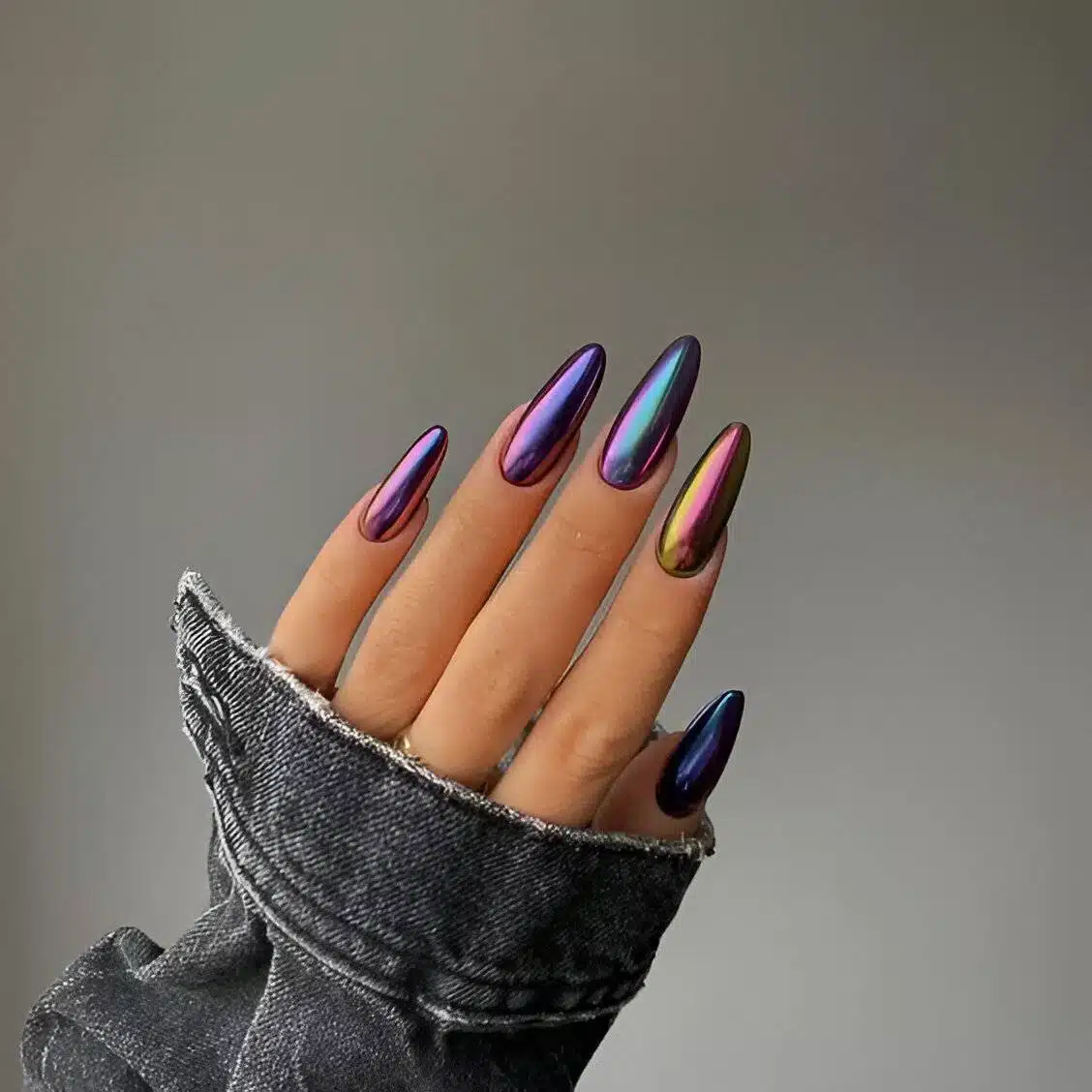 30 Glam Metallic Manicure Looks That Are The Top Of Feminity - 227