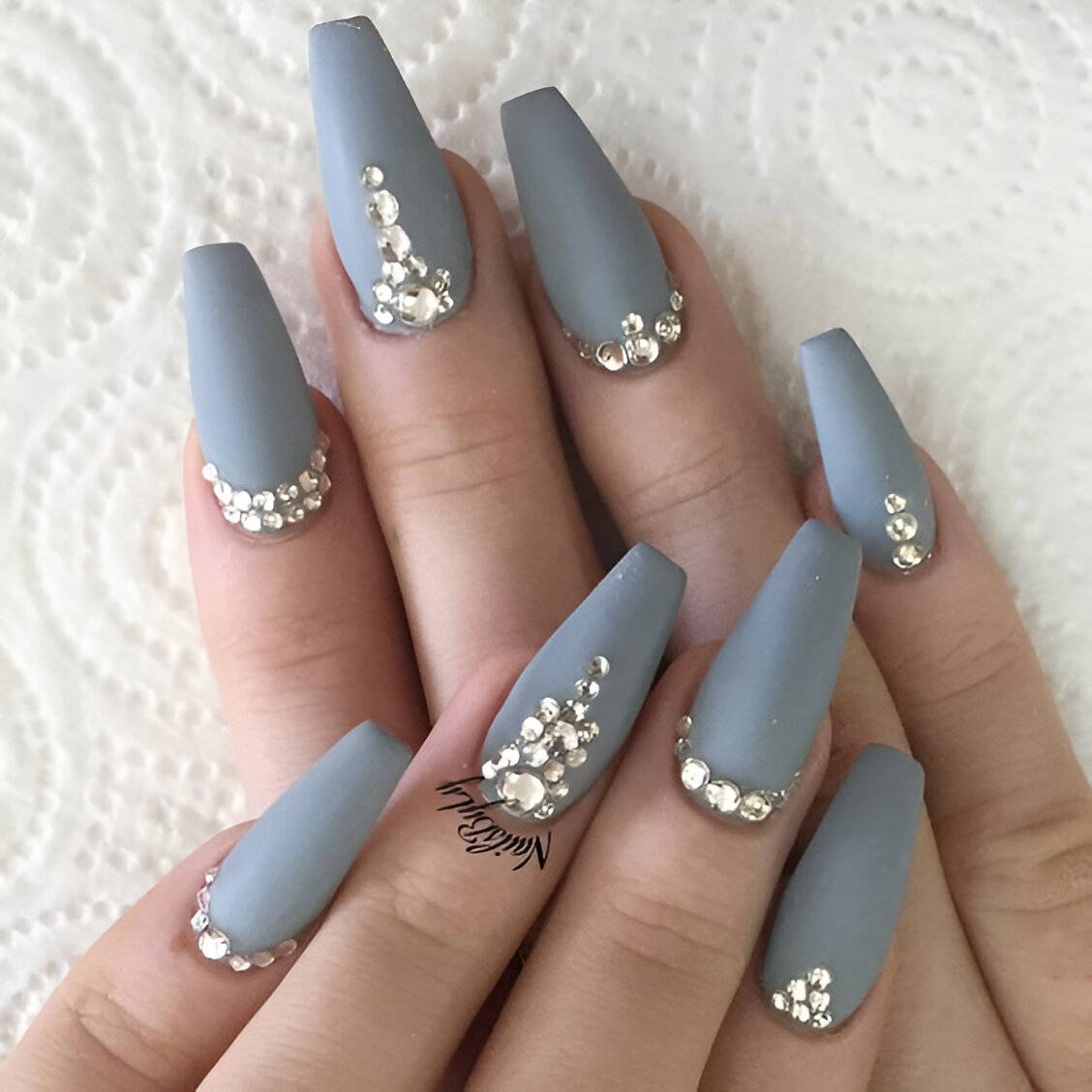 Be A Model: 30 Grey Nail Ideas Too Chic To Pass - 221