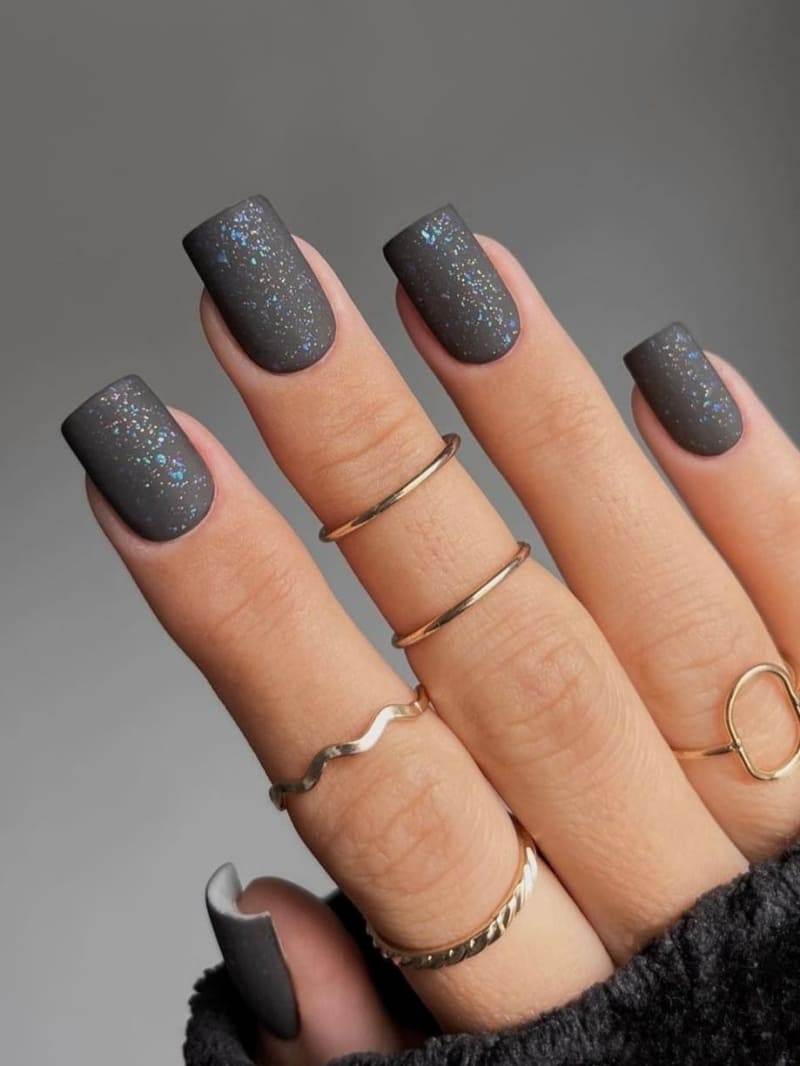 Be A Model: 30 Grey Nail Ideas Too Chic To Pass - 243