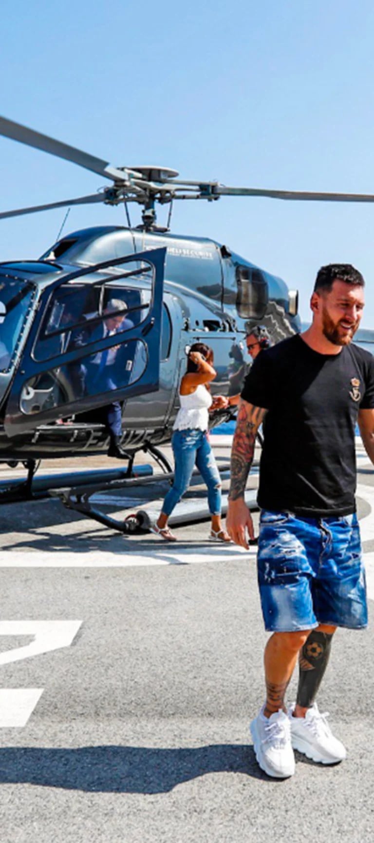 Arribo en helicóptero con Antonela, distendida charla con Cristiano Ronaldo  y nuevo premio: así fue la "excursión" de Messi por Mónaco - Infobae