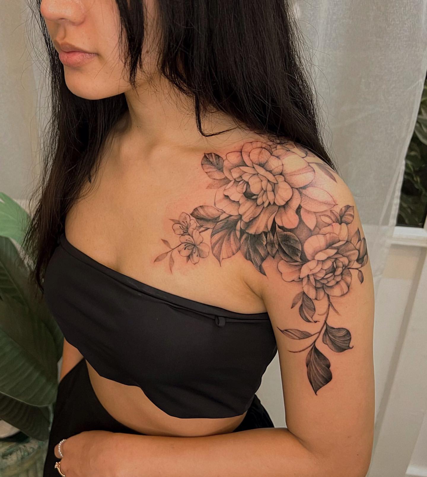 30 Stunning Shoulder Tattoo Ideas in 2024