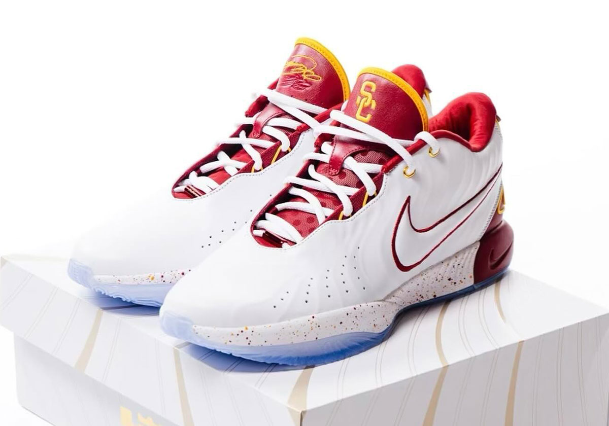 Nike LeBron 21 "USC Trojans" PE | SneakerNews.com