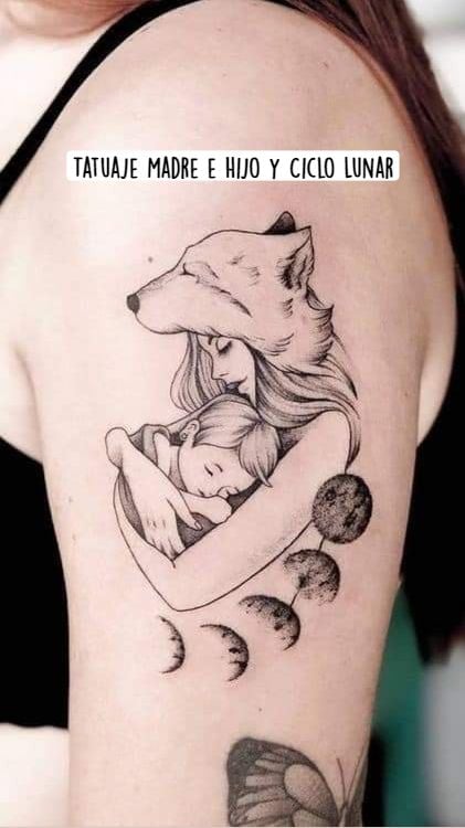 5 TOP 5 Tatuajes para madres Hijos y familia con mitad cara de loba protegiendo y abrazando a su hija y ciclo luna en brazo