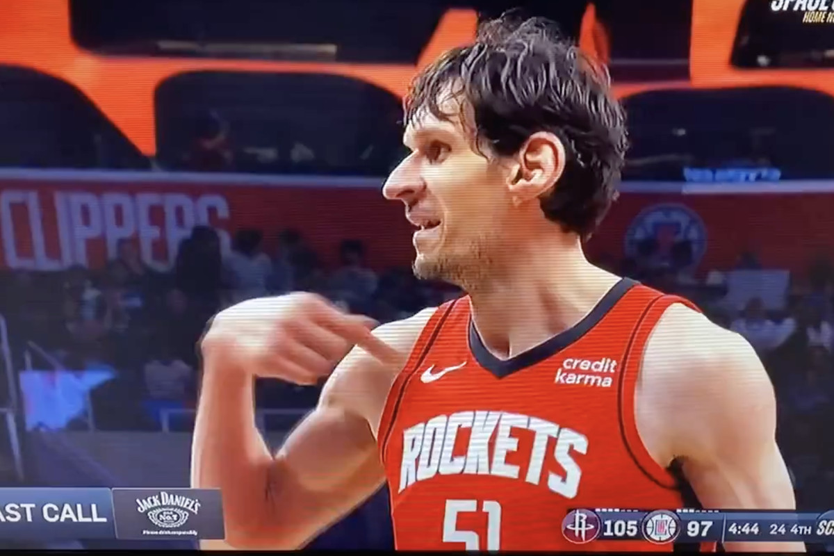 Boban Marjanovic intentionally missed free throw to win free chicken for  Clippers fans - SBNation.com