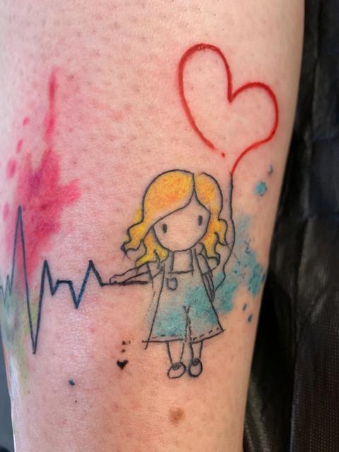 Tatuajes para madres Hijos y familia electro acuarela hija con cabello rubio globo de corazon