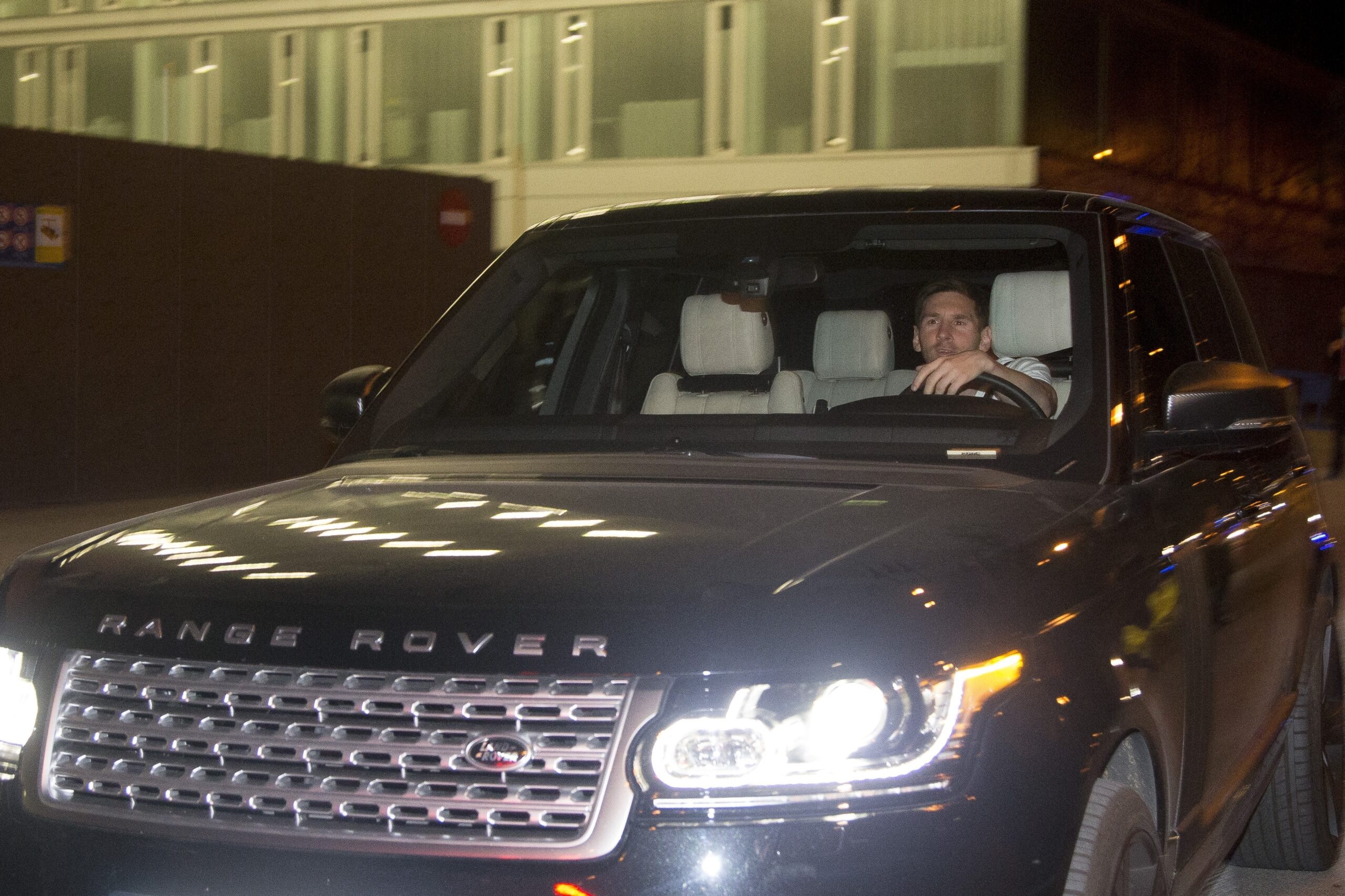Messi seen behind the wheel of a Range Rover