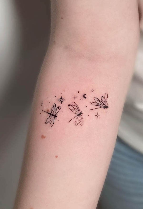 Small dragonfly fine line tattoo by @gaigals.tattoo