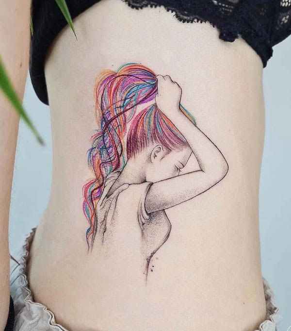 Girly and detailed fine line side tattoo by @barbara_corbucci_tattooer