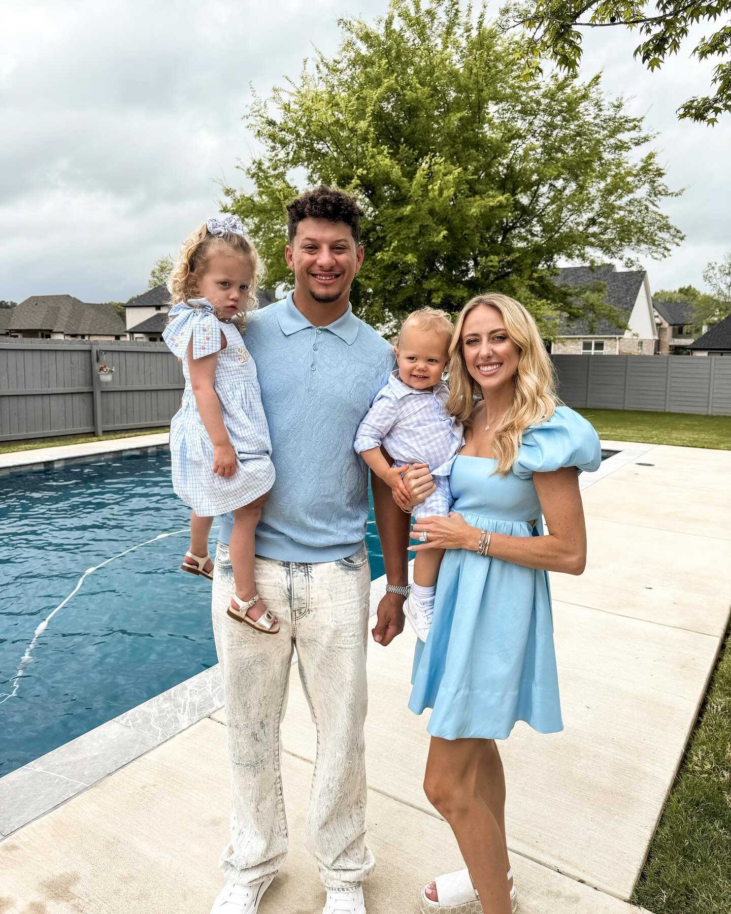 Patrick Mahomes, wife Brittany and their kids have matching moment celebrating Easter