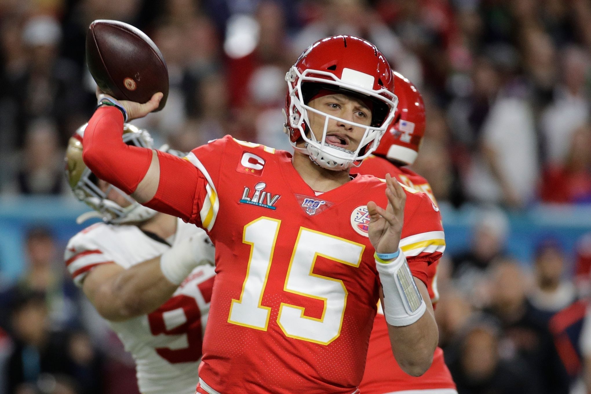 Mahomes' big bet on football pays off with $503 million deal | The Seattle  Times