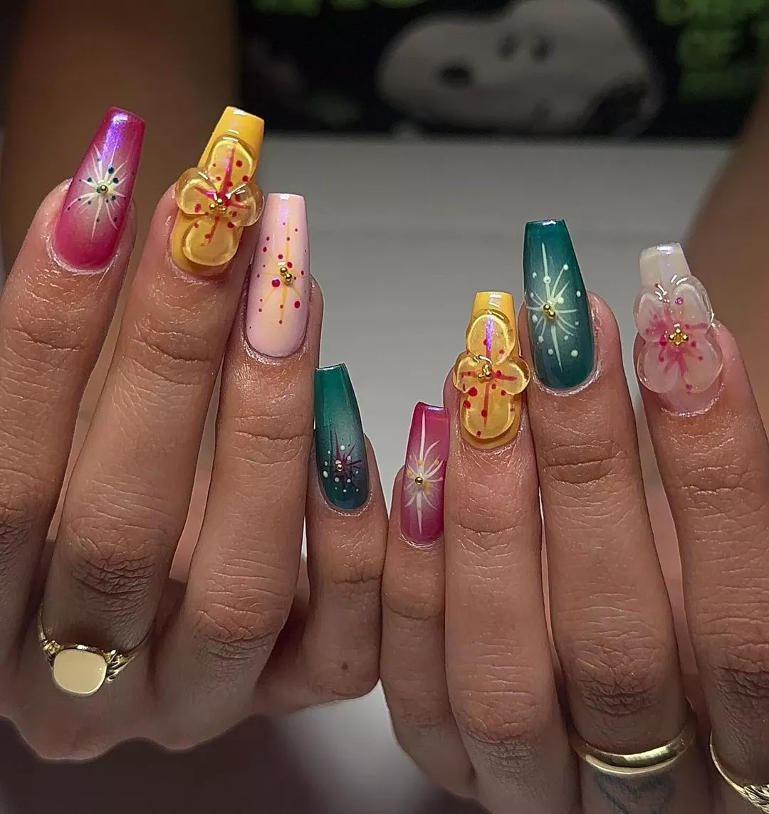 Metallic Center 3D Flower Nails