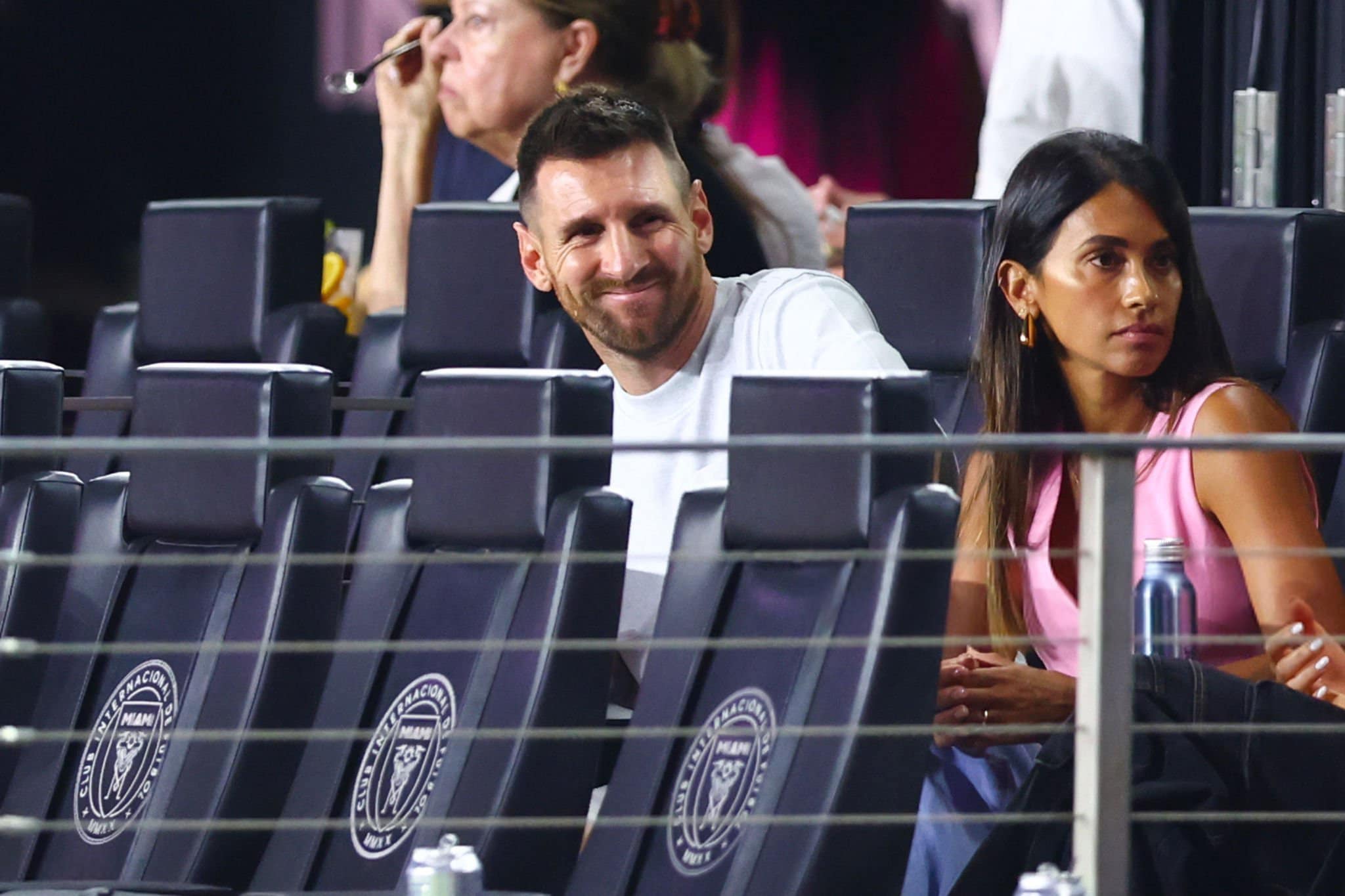 SAD NEWS Lionel Messi and his family went to Chase Stadium to watch the match between Inter Miami and Toronto FC with his right foot wearing an 'orthopedic shoe'