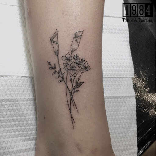 25+‌ Small flower tattoos that are too pretty to have‌