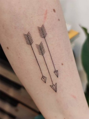 Explore 19 Unique Arrow Tattoo Ideas for 2024: Symbolism &#038; Design Inspirations for Men and Women