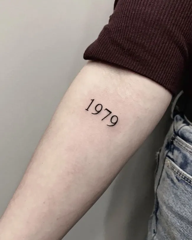 Year of birth tattoo by @_osobliwie_