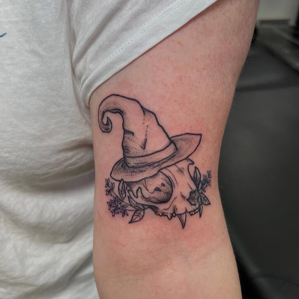 Hat over skull Tattoo