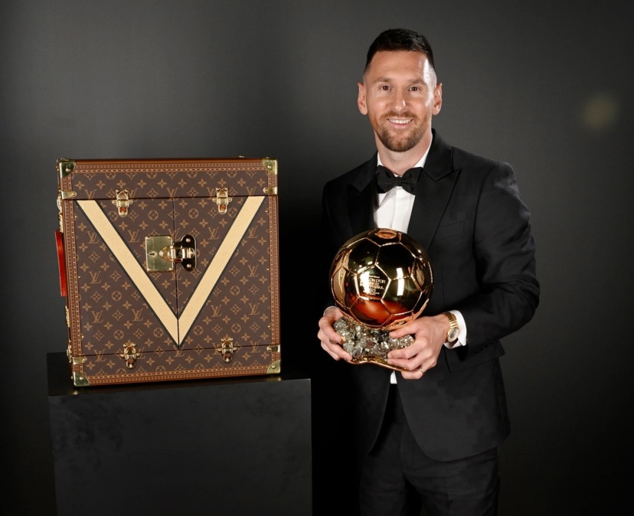 Messi đeo đồng hồ Louis Vuitton khi đoạt Quả bóng Vàng 2023 - Báo VnExpress  Giải trí