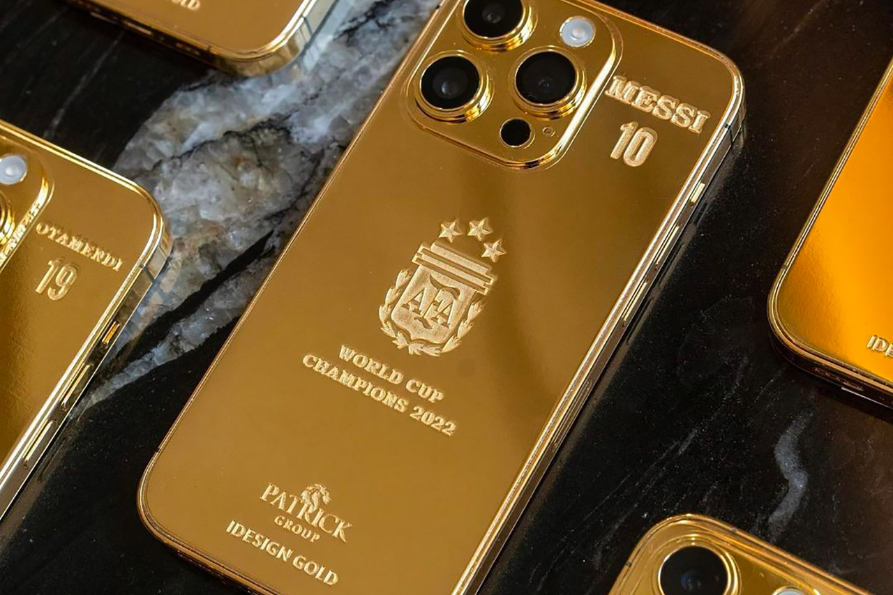 Lionel Messi Gifts 35 Gold iPhone 14 Pro Smartphones to Argentina FIFA  World Cup Teammates - TechEBlog