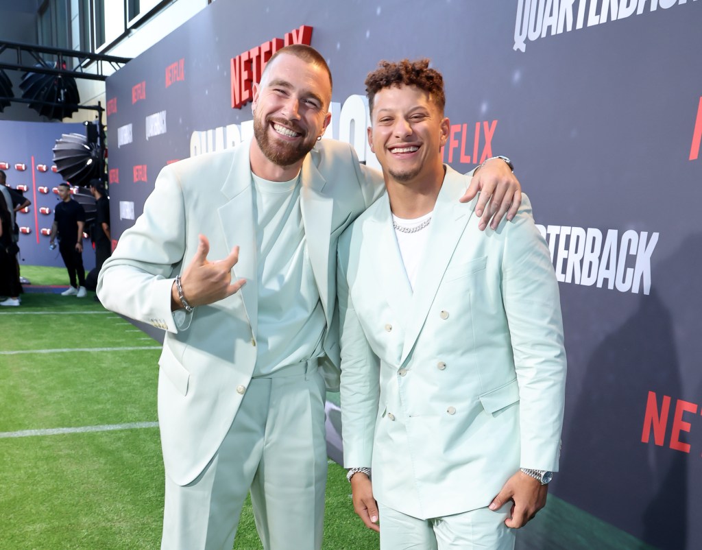 Teammates Travis Kelce (l) and Patrick Mahomes( r) in 2023.