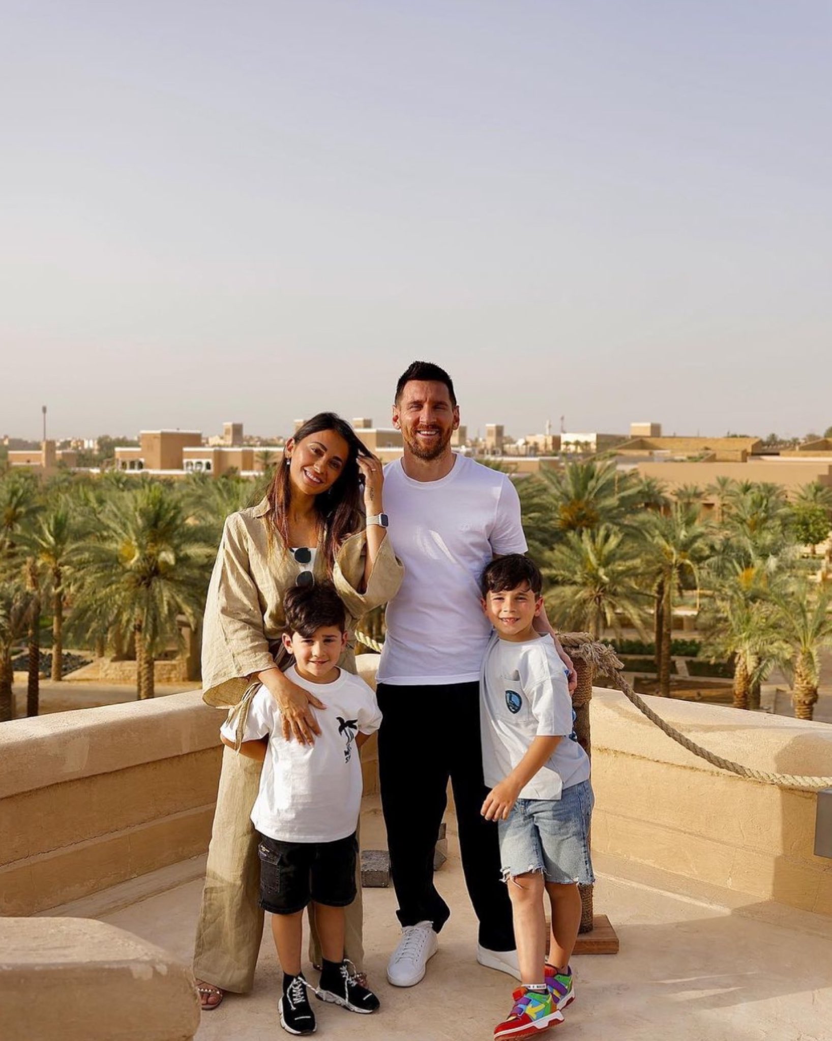 TFT MOROCCO on X: "Le dernier Ballon d'Or, Lionel Messi, est actuellement en vacances à Marrakech avec sa famille. Ils sont arrivés à Marrakech ce matin. https://t.co/5UTQ7oPKpt" / X