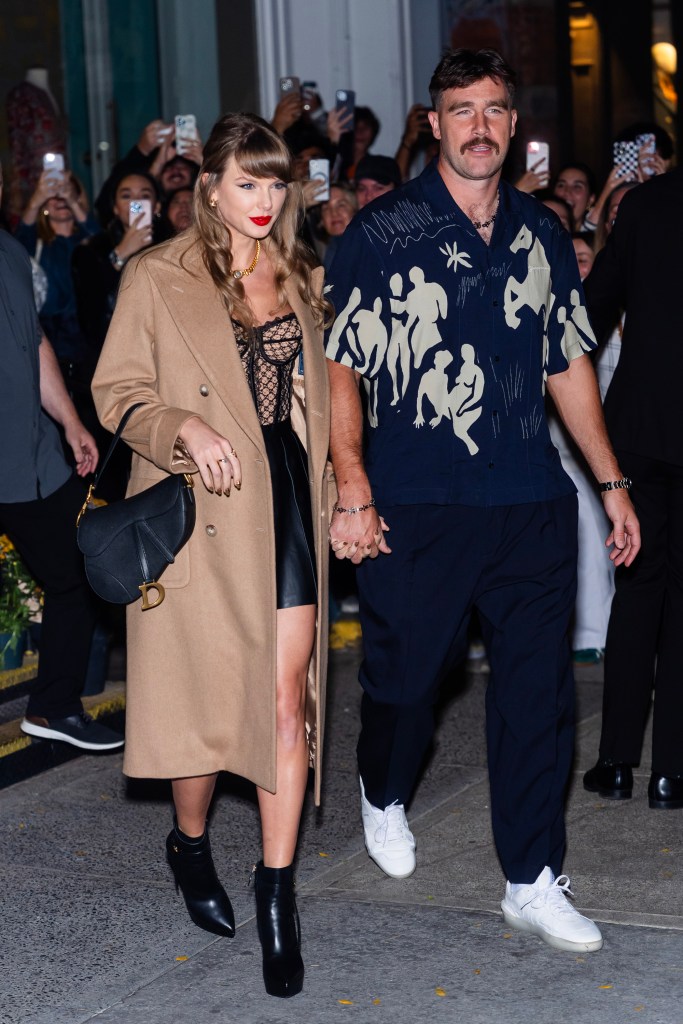Taylor Swift (L) and Travis Kelce