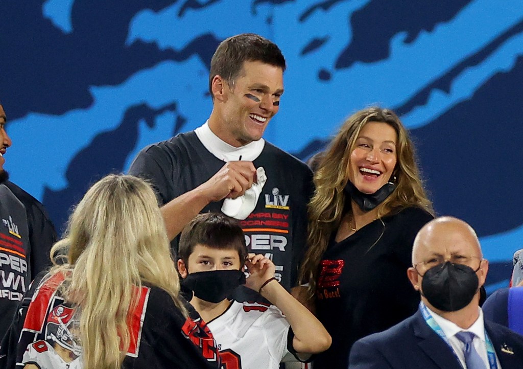 Tom Brady, Gisele Bündchen and kids at October 2022 NFL game